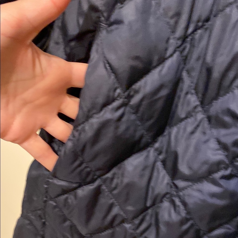‘S MAXMARA Navy Quilted Hooded Reversed Jacket. Size 8 ( missing belt) - Picture 3 of 14